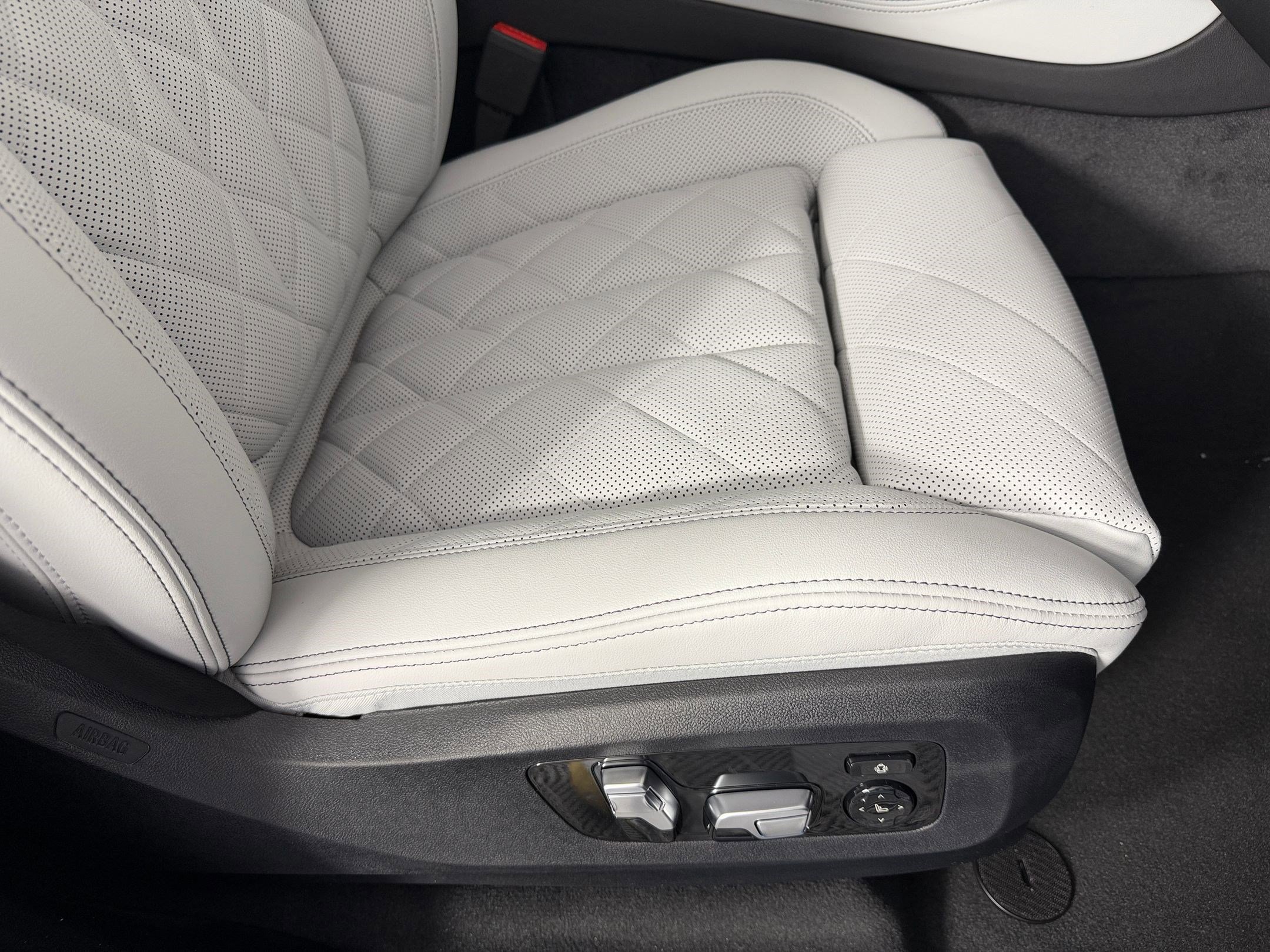 New 2026 BMW X5 xDrive50e w/ Executive Package image 34