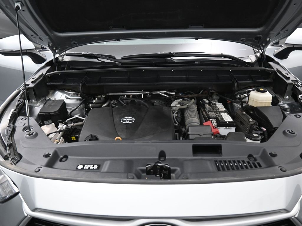 Used 2021 Toyota Highlander XLE image 38
