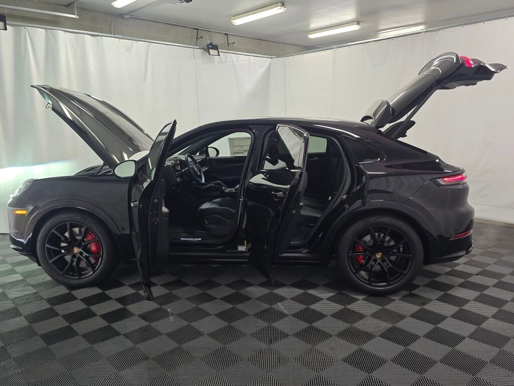 New 2026 Porsche Cayenne GTS image 13