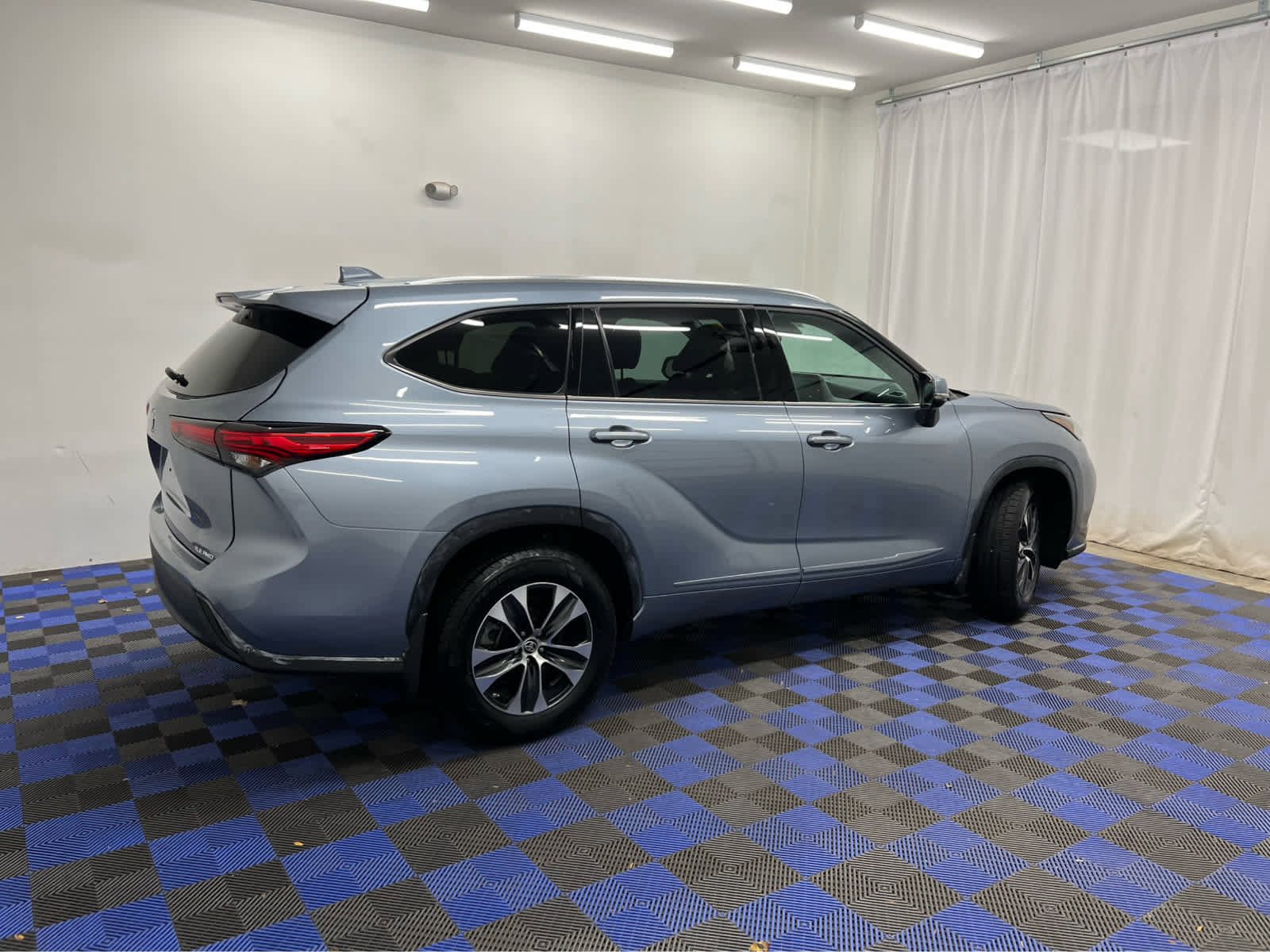 Used 2021 Toyota Highlander XLE image 6