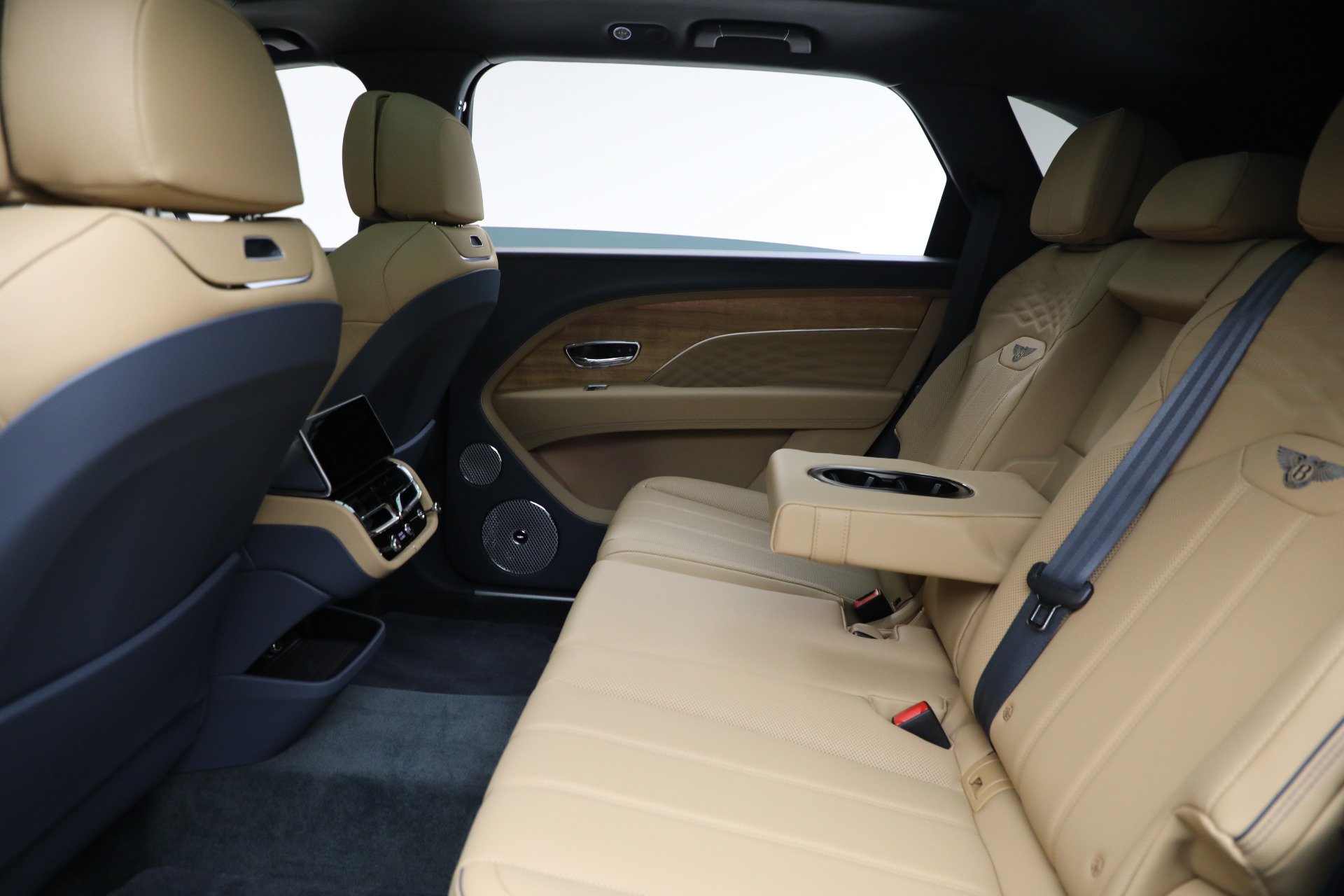 Certified 2025 Bentley Bentayga Extended Wheelbase AWD/4WD image 22