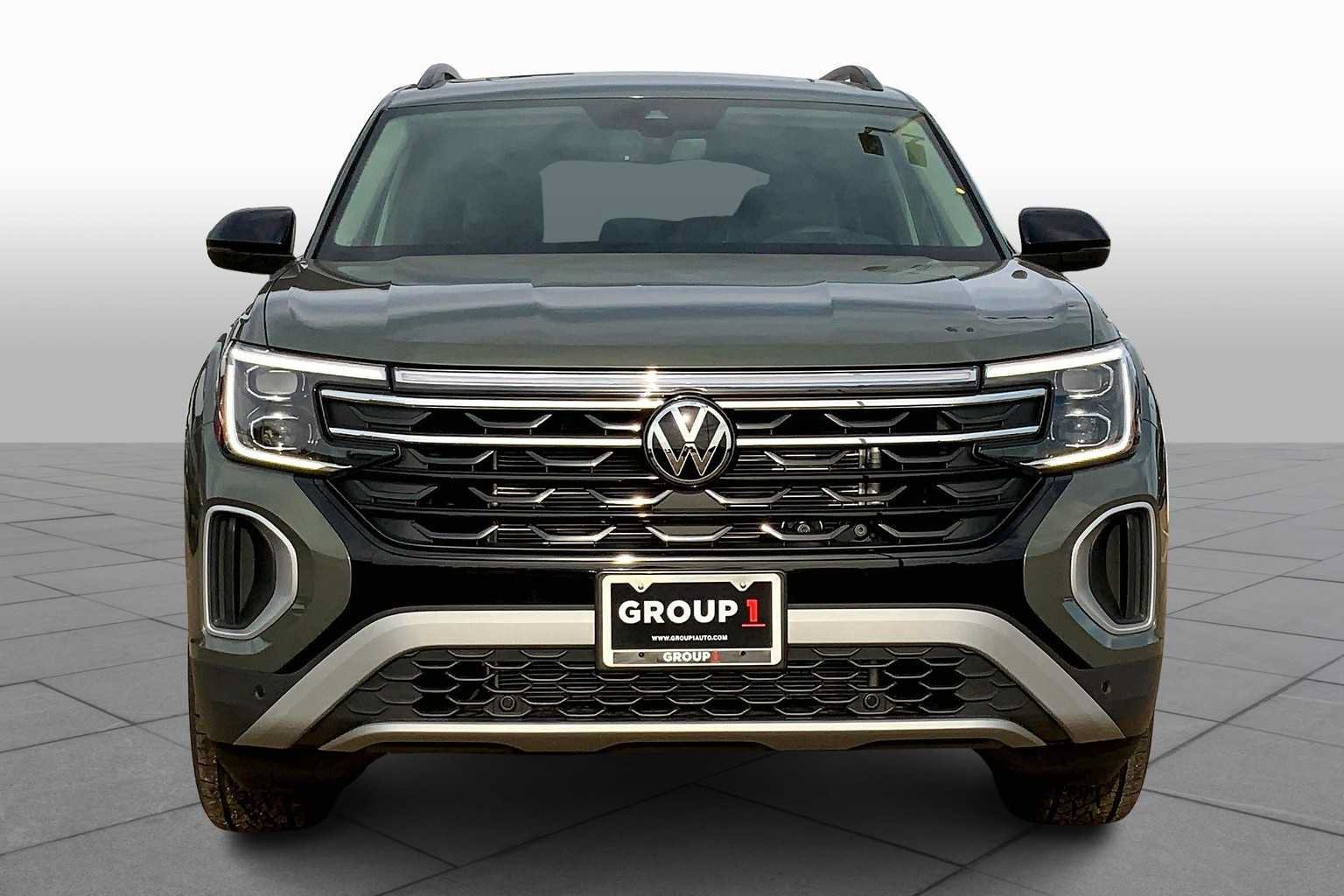 Used 2026 Volkswagen Atlas Peak Edition AWD/4WD image 3