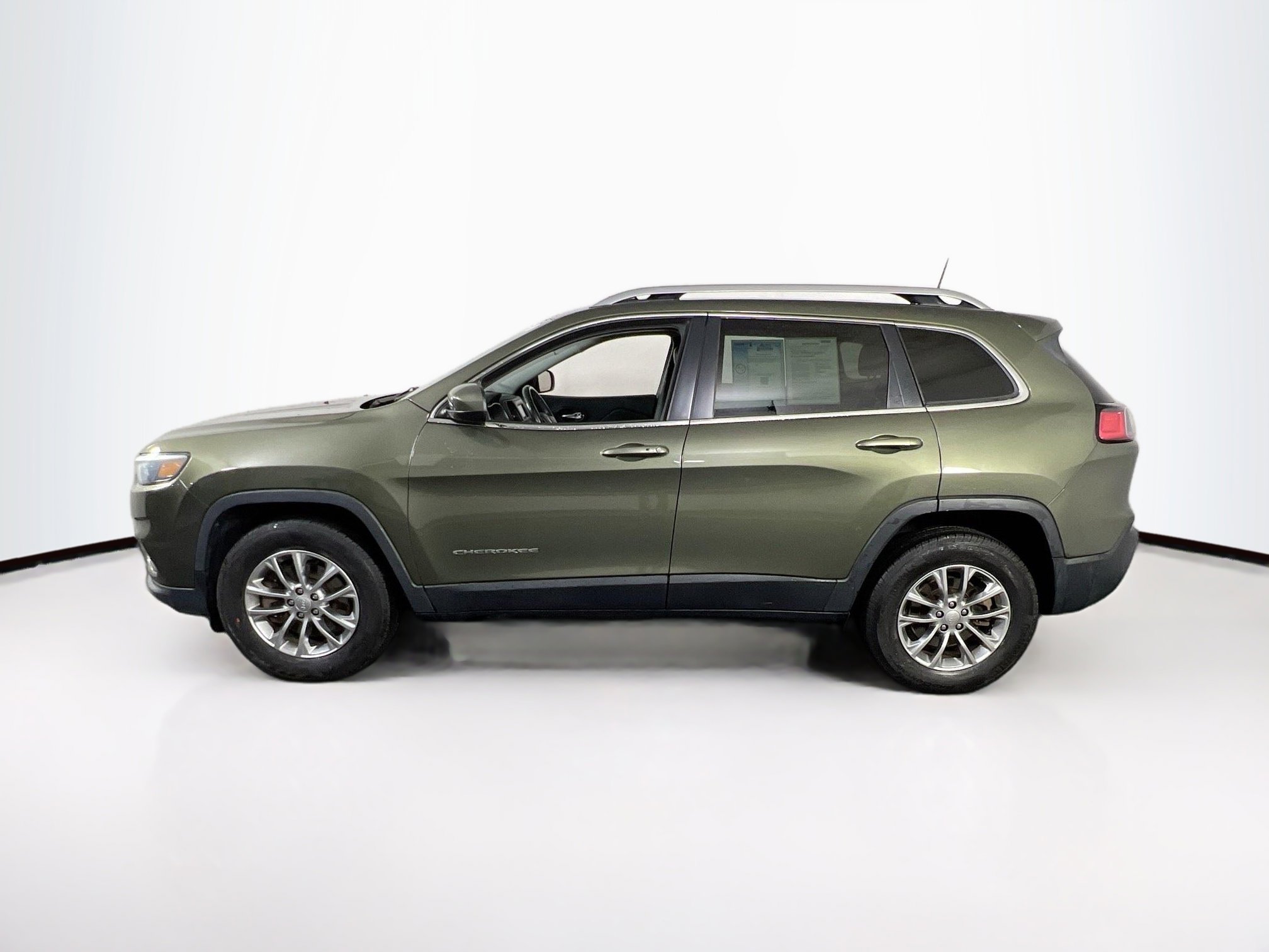 Used 2019 Jeep Cherokee Latitude Plus w/ Cold Weather Group image 8