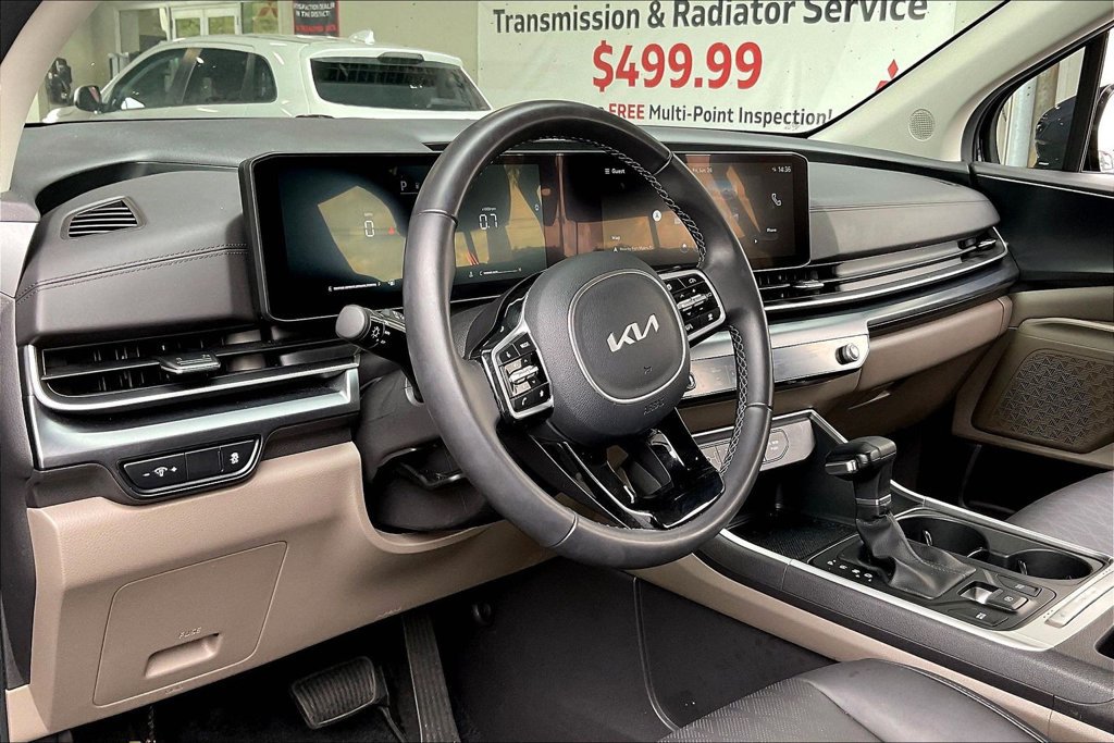 Used 2026 Kia Carnival FWD image 4