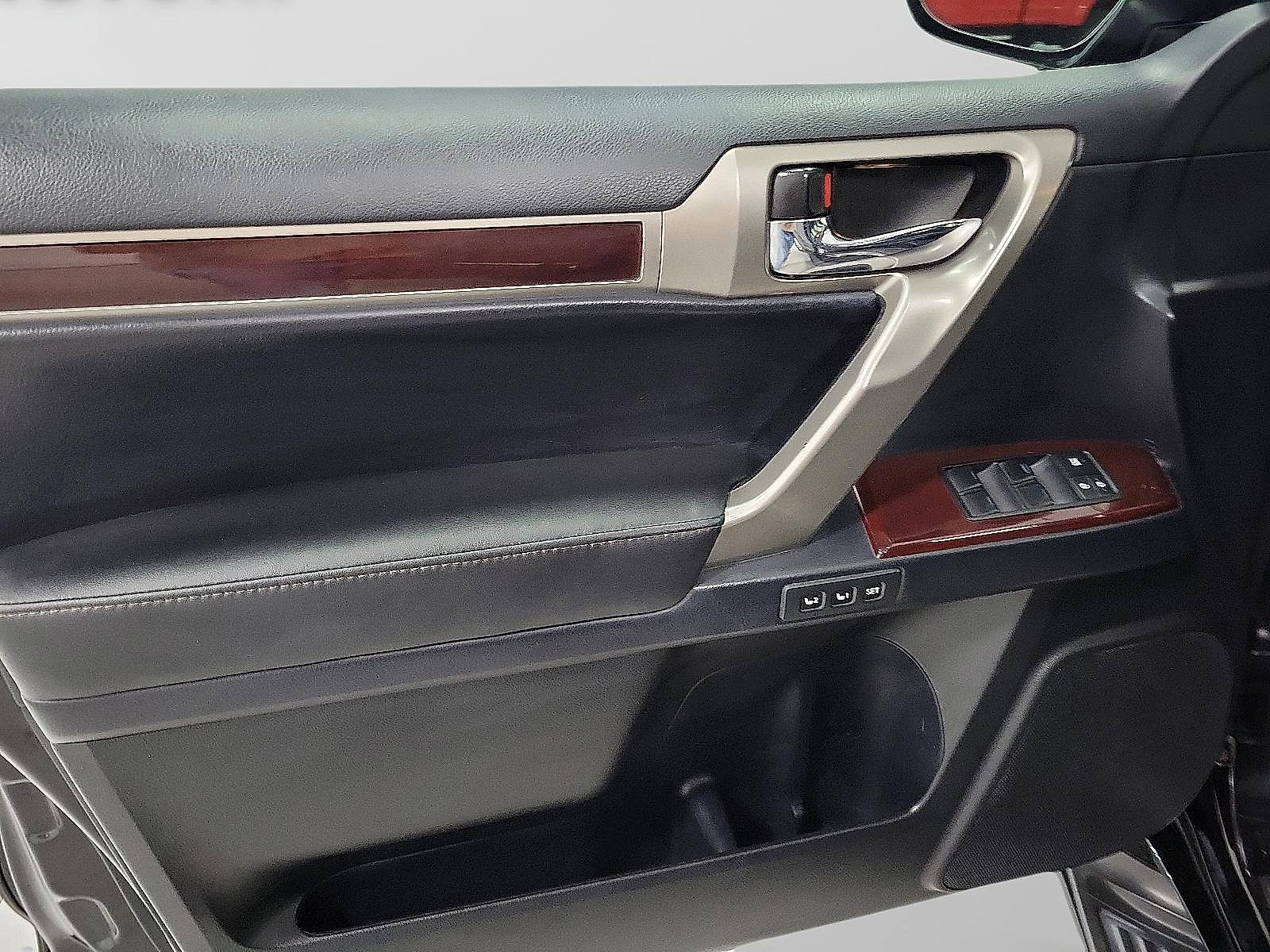 Used 2017 Lexus GX 460 image 14