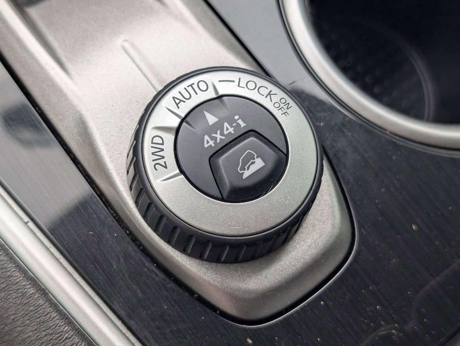 Used 2018 Nissan Pathfinder SV image 29