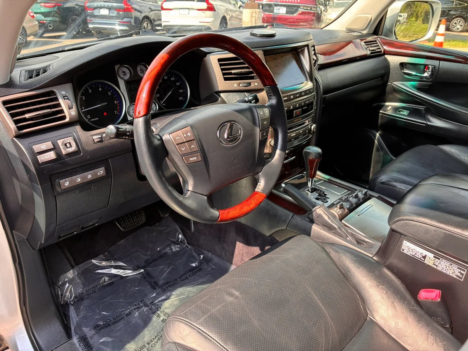 Used 2011 Lexus LX 570 4WD w/ Luxury Pkg image 15