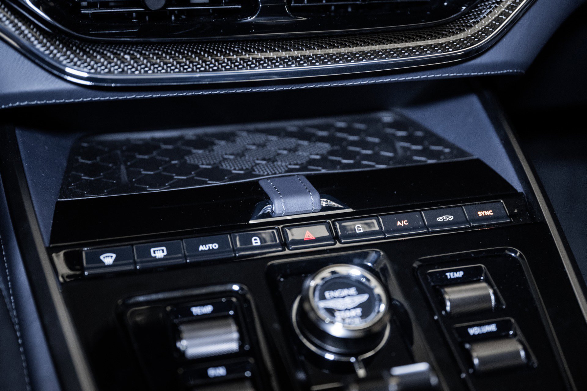 Used 2025 Aston Martin DBX 707 image 35