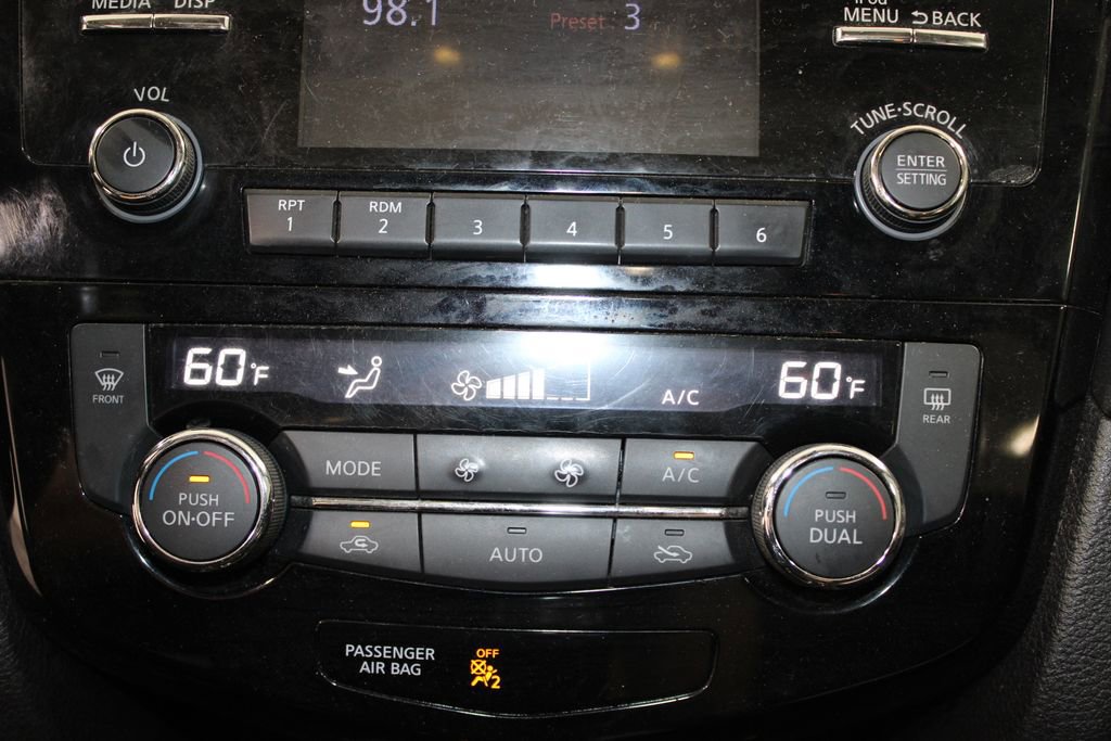 Used 2017 Nissan Rogue SV image 24