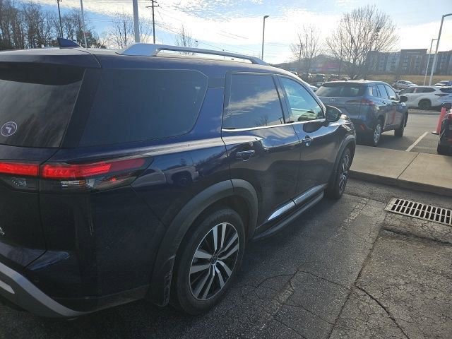 Used 2025 Nissan Pathfinder Platinum image 11