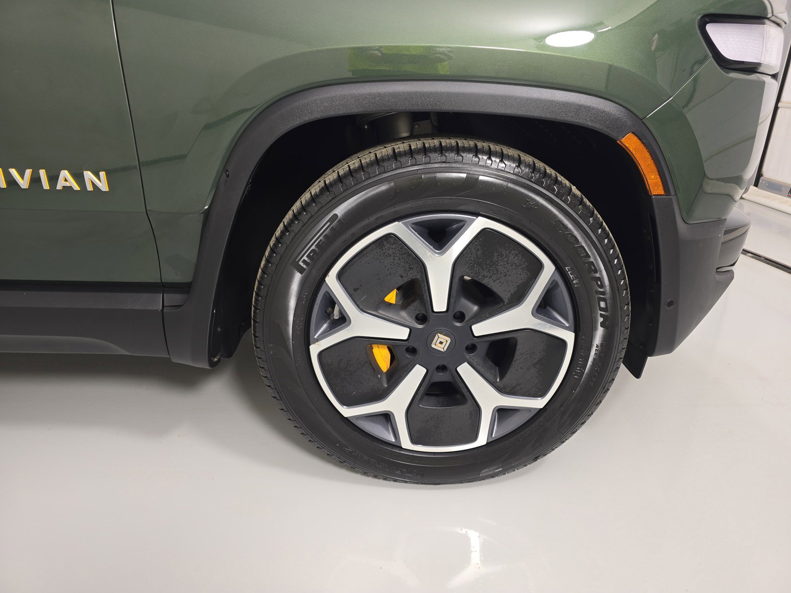Used 2024 Rivian R1S Adventure AWD/4WD image 11
