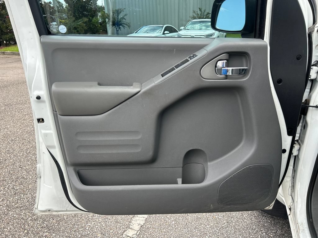 Used 2018 Nissan Frontier SV AWD/4WD image 9