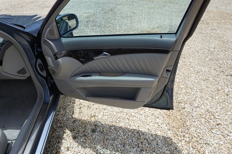 Used 2004 Mercedes-Benz E 500 4MATIC Sedan image 28