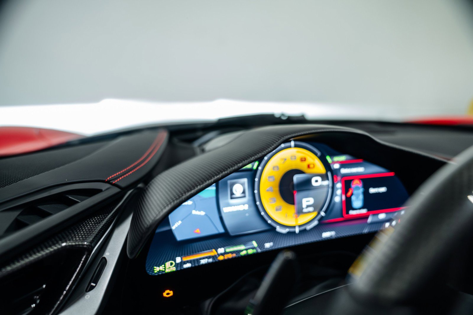 Used 2024 Ferrari SF90 Spider image 27