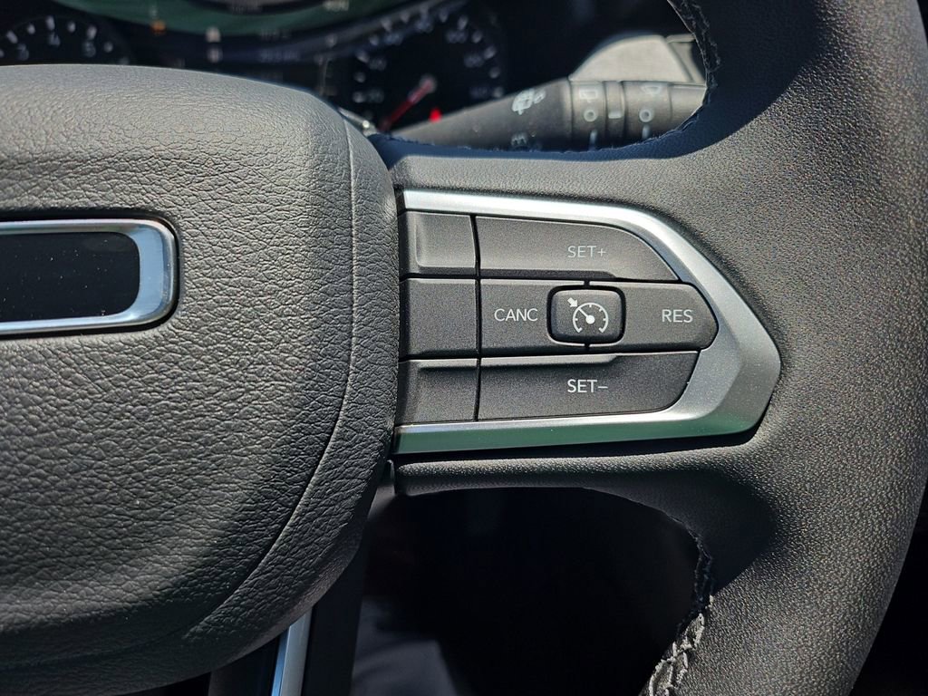 New 2025 Jeep Compass Latitude image 25