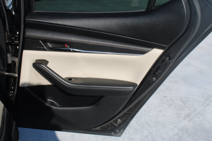 Used 2019 MAZDA MAZDA3 Hatchback w/ Preferred Package FWD image 16