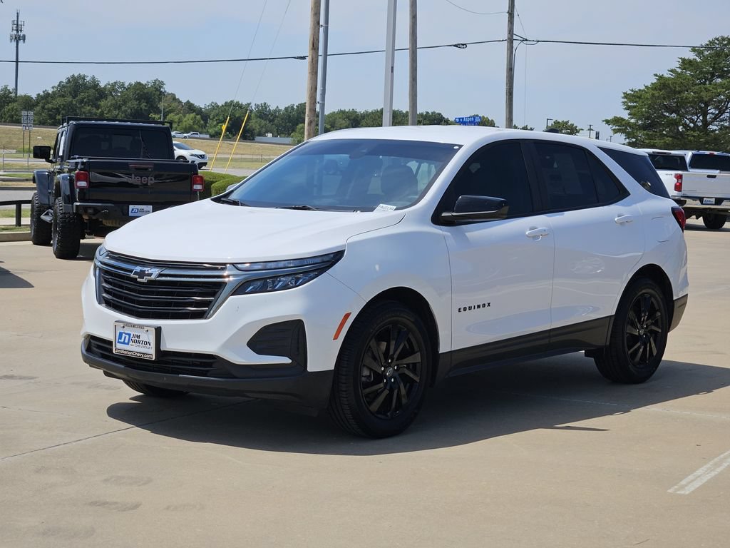 Used 2023 Chevrolet Equinox LS w/ LS Convenience Package FWD image 3