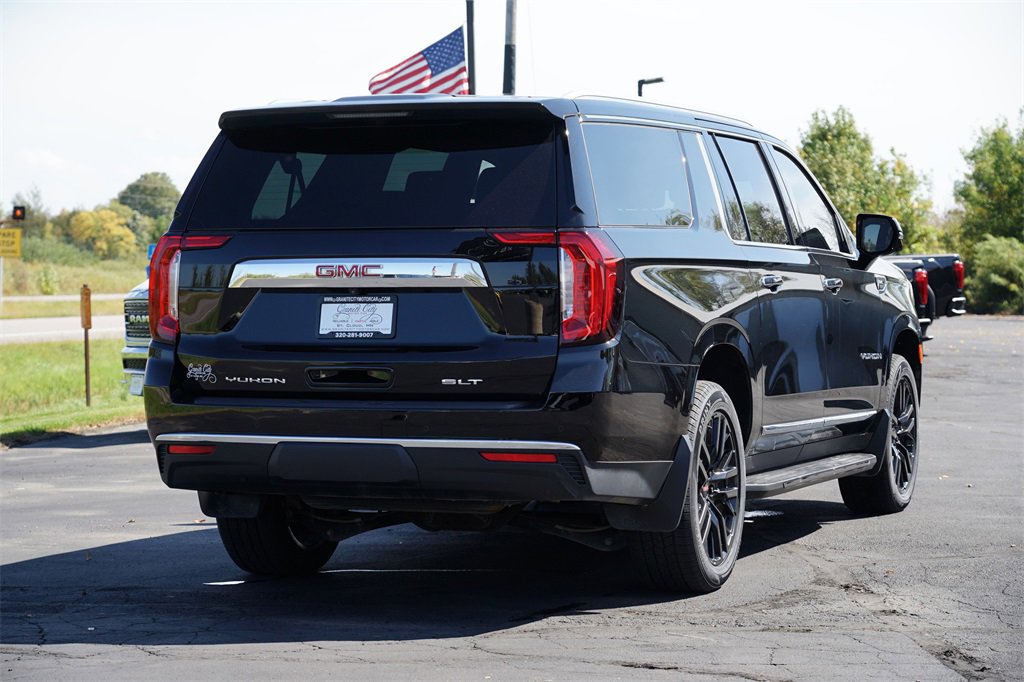 Used 2023 GMC Yukon XL SLT w/ SLT Luxury Package image 3