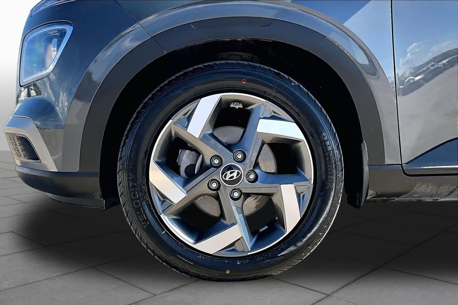 Certified 2023 Hyundai Venue SEL FWD image 11