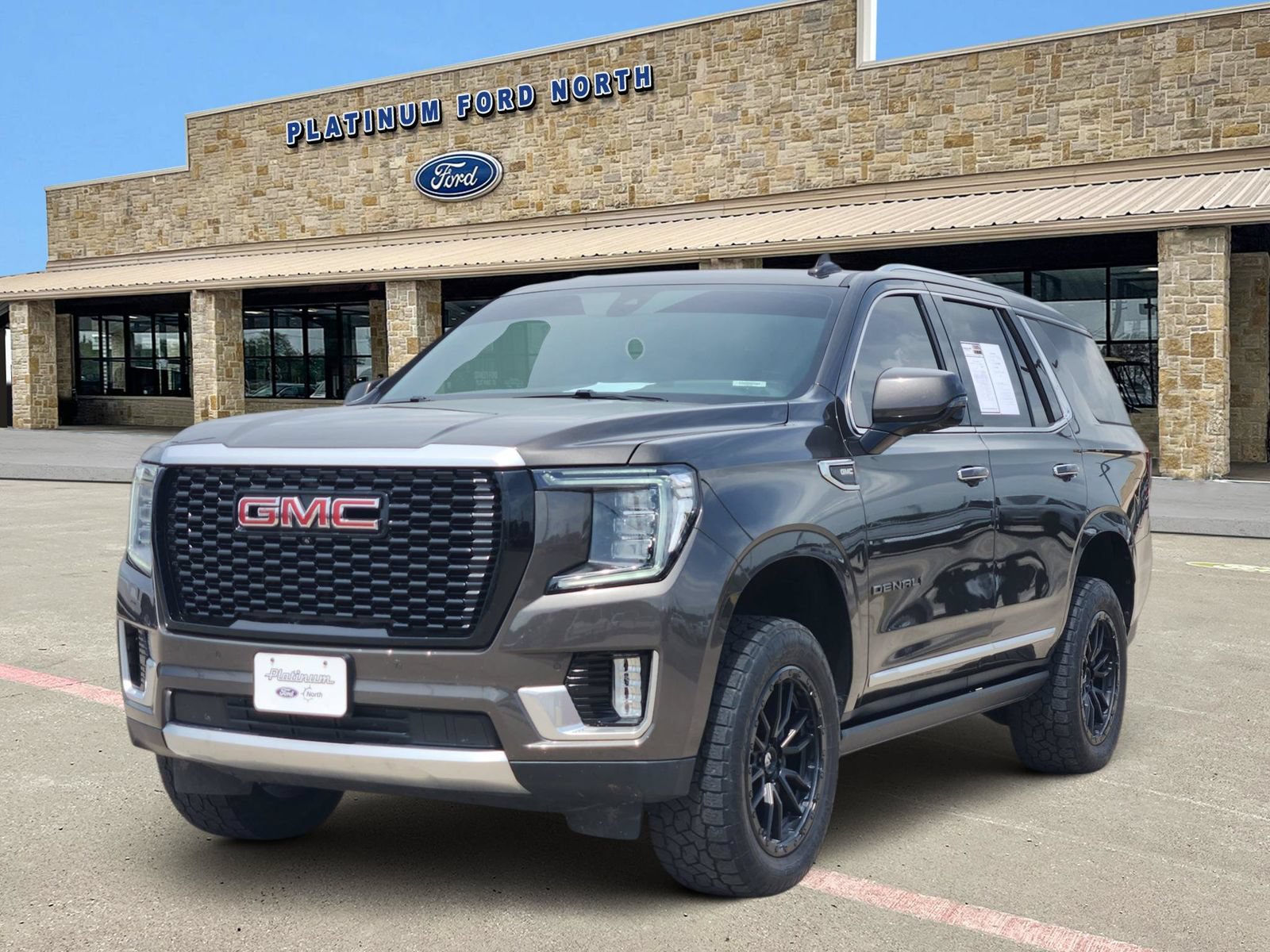 Used 2021 GMC Yukon Denali w/ Advanced Technology Package AWD/4WD image 2