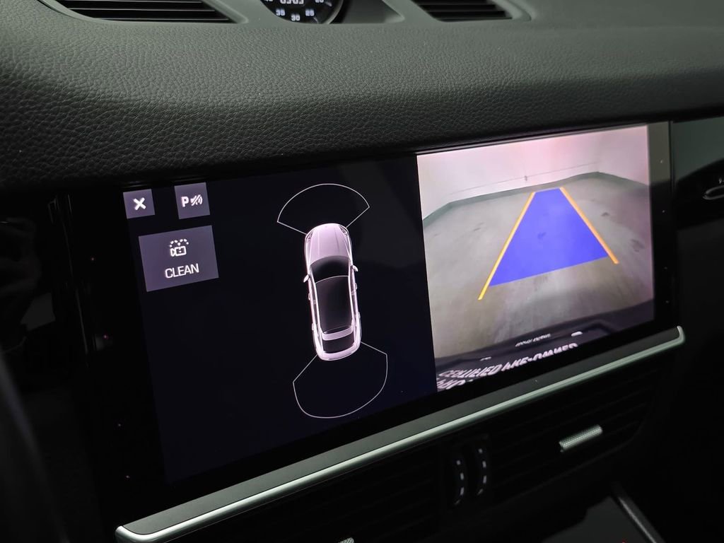 Certified 2021 Porsche Cayenne Coupe AWD/4WD image 18