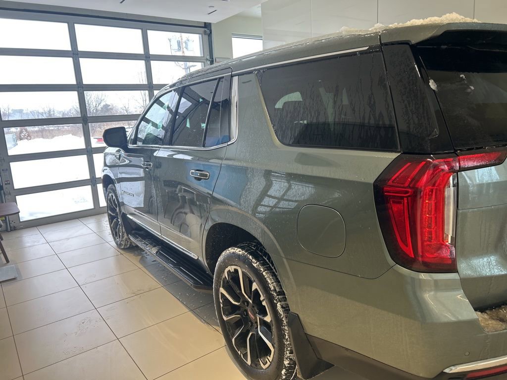 Used 2023 GMC Yukon SLT image 2