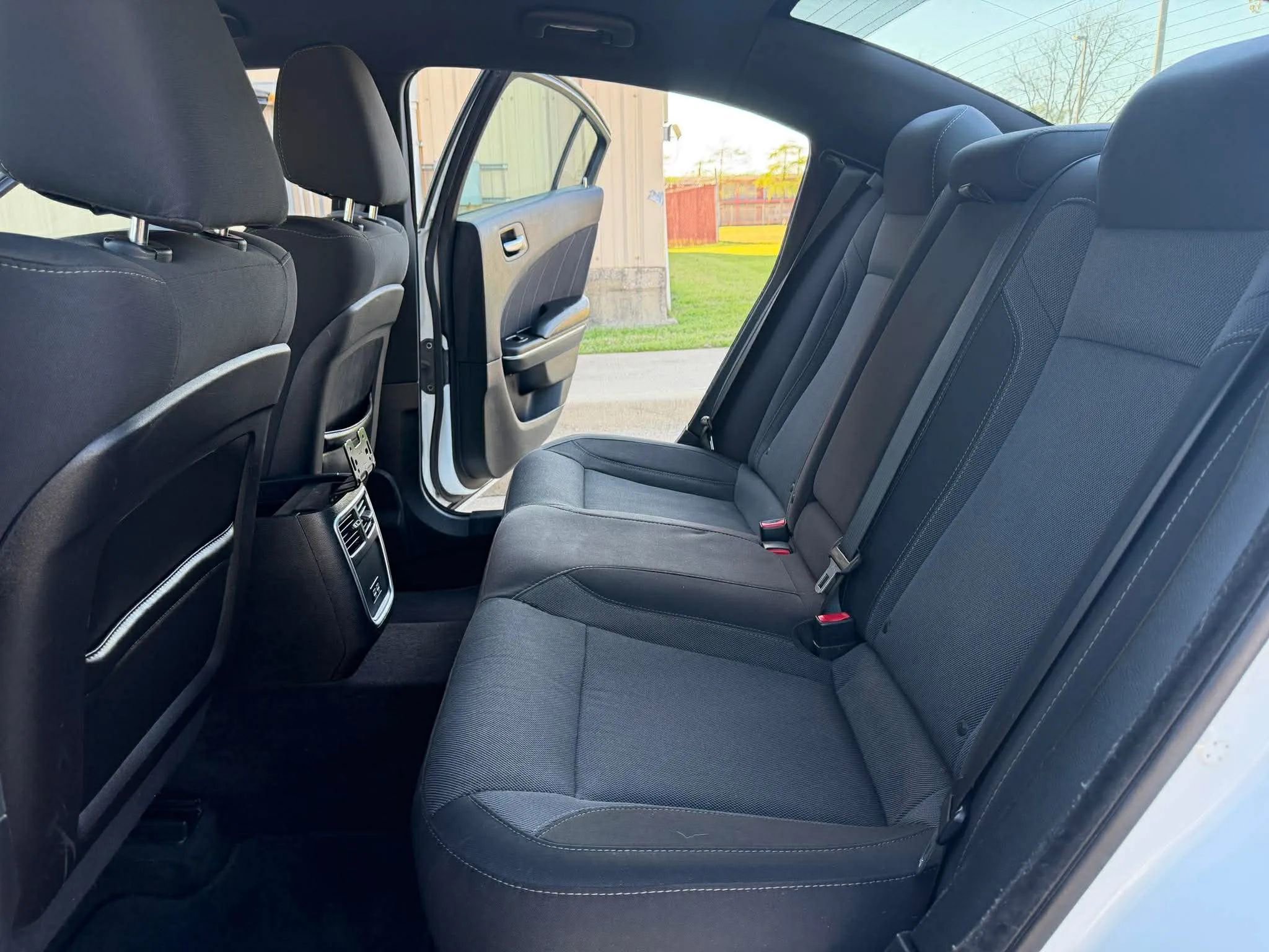 Used 2016 Dodge Charger SXT image 23