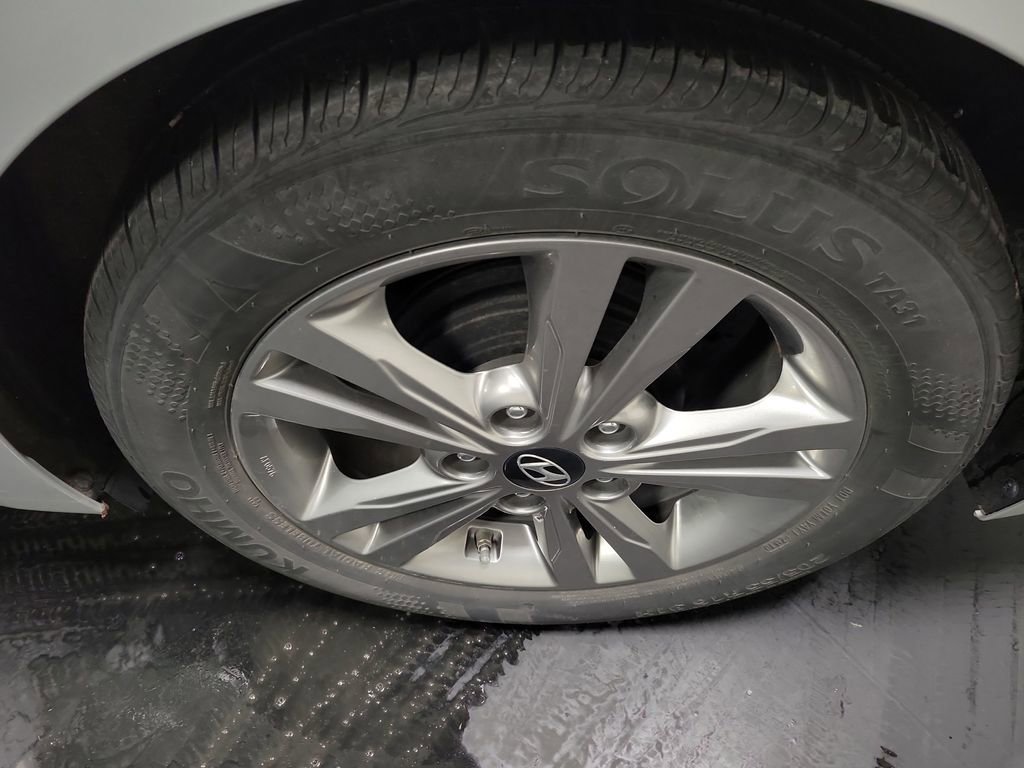 Used 2017 Hyundai Elantra Value Edition FWD image 10