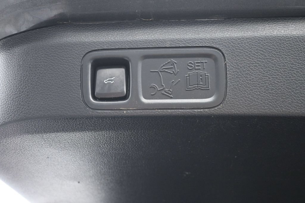 Used 2019 Ford Expedition Limited w/ Equipment Group 303A AWD/4WD image 29