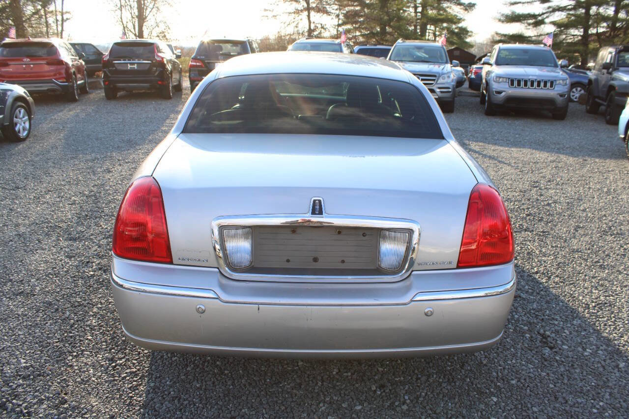 Used 2005 Lincoln Town Car Signature image 8