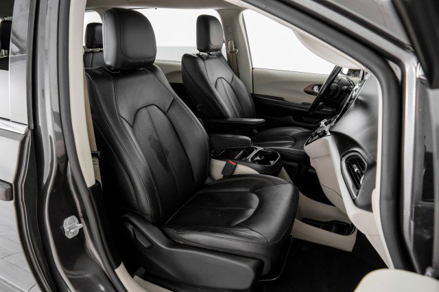 Used 2019 Chrysler Pacifica Touring-L FWD image 32