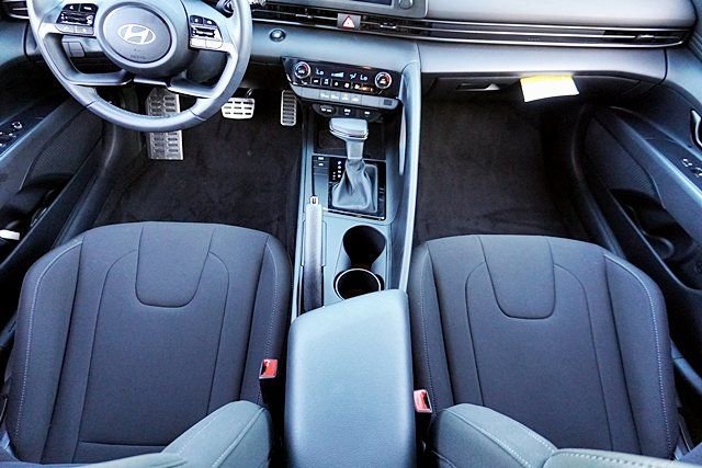 Certified 2025 Hyundai Elantra Sport image 19