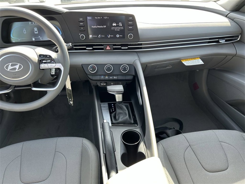 New 2026 Hyundai Elantra SE image 4