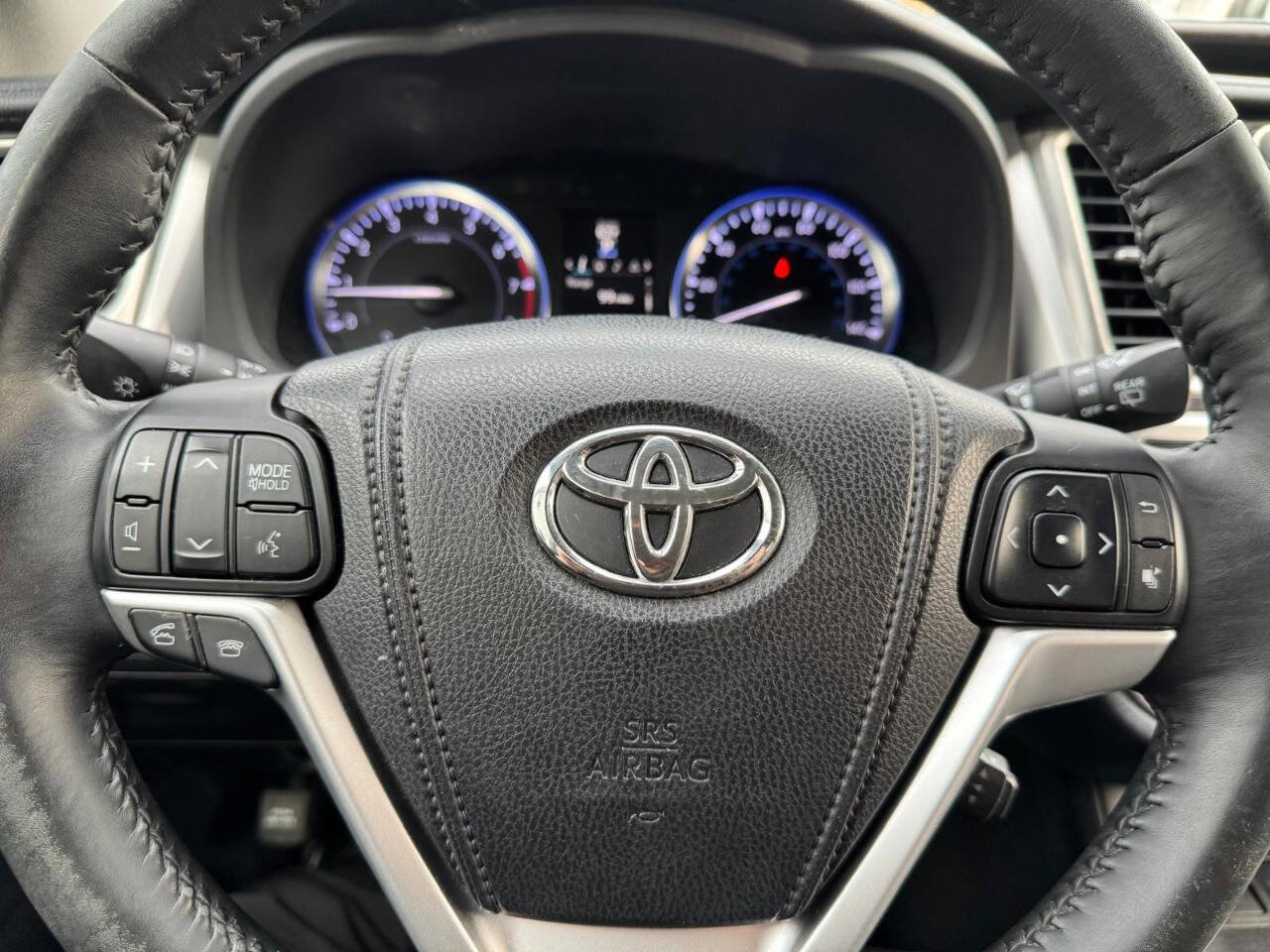 Used 2015 Toyota Highlander XLE image 17