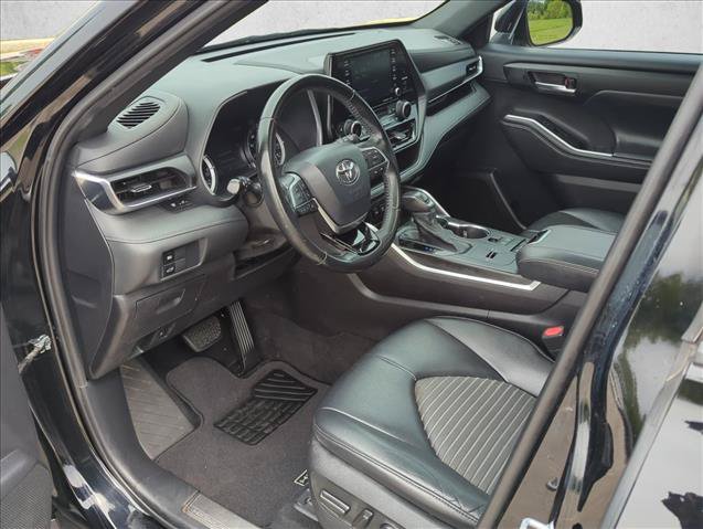 Used 2021 Toyota Highlander XSE FWD image 11