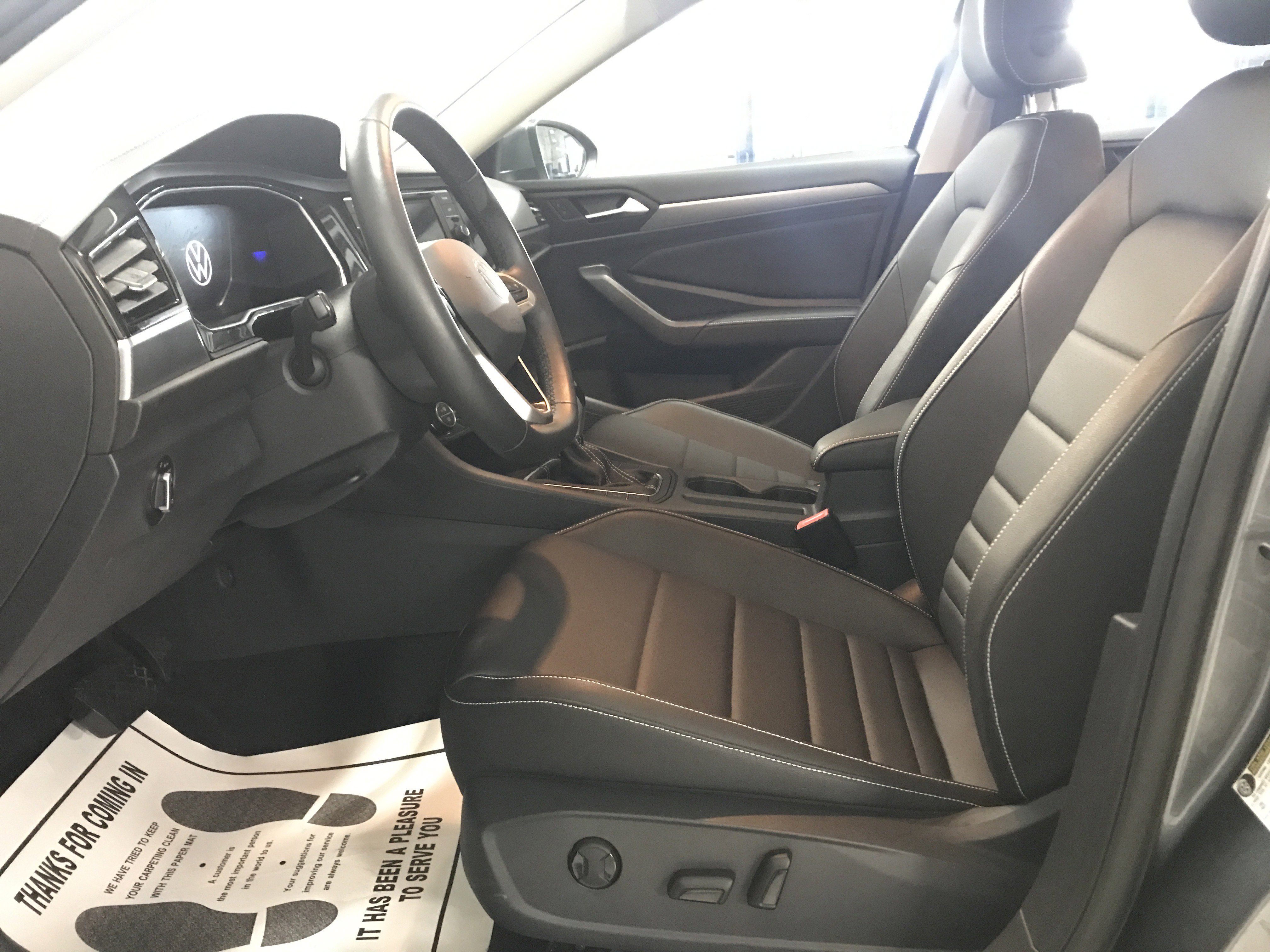 Used 2024 Volkswagen Jetta SE w/ Panoramic Sunroof Package FWD image 6
