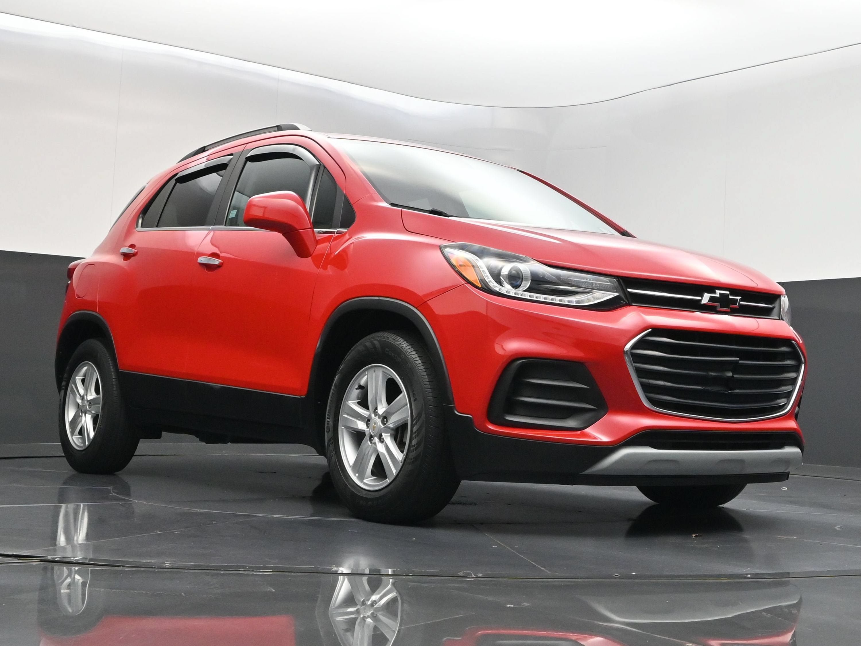 Used 2020 Chevrolet Trax LT w/ LT Convenience Package FWD image 33