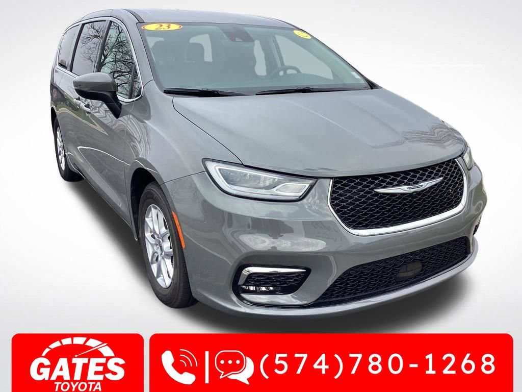 Used 2023 Chrysler Pacifica Touring-L image 1