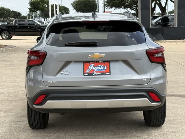 Certified 2025 Chevrolet Trax LT w/ Driver Confidence Package FWD image 4