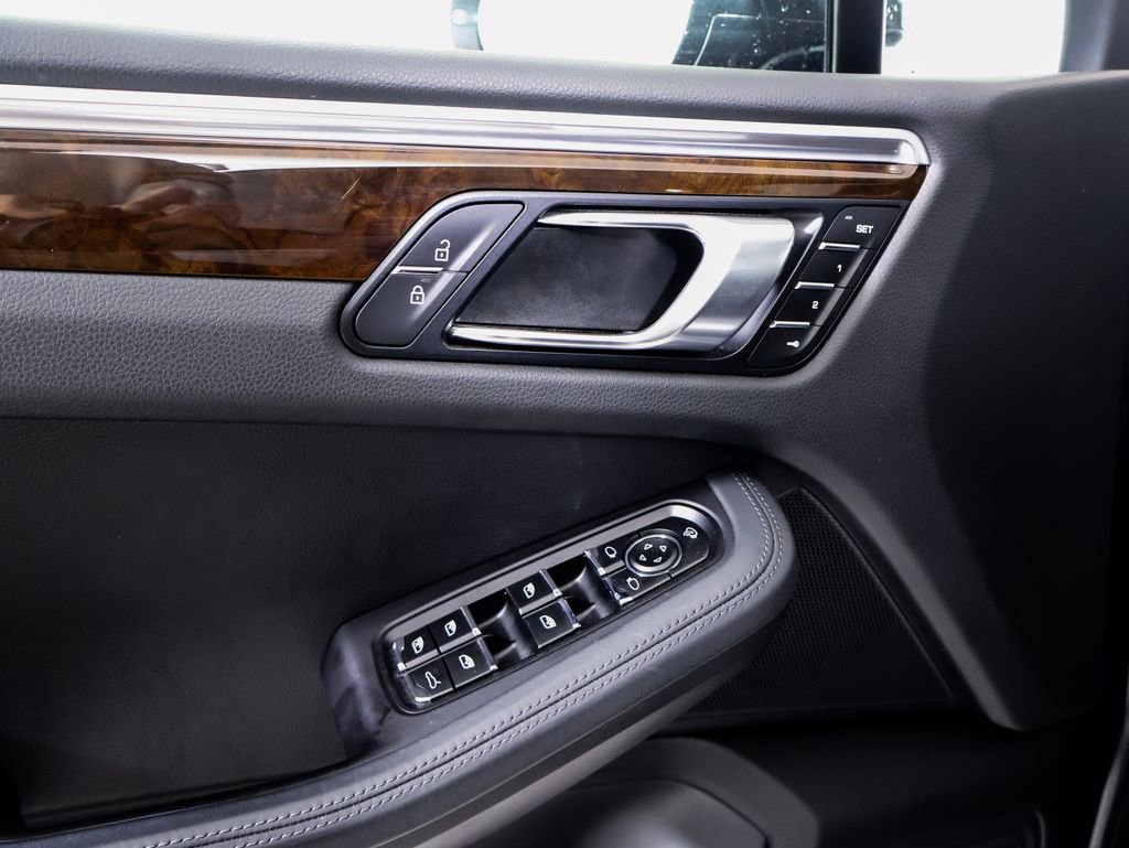 Certified 2022 Porsche Macan w/ Premium Package Plus image 23
