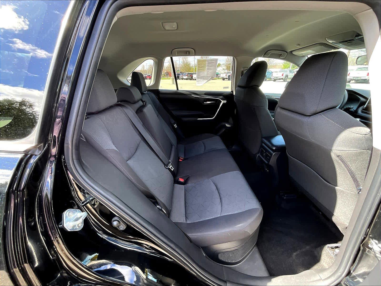 Used 2025 Toyota RAV4 XLE AWD/4WD image 16