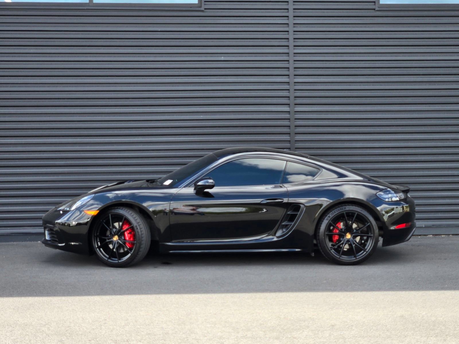 Used 2022 Porsche 718 Cayman S RWD image 2