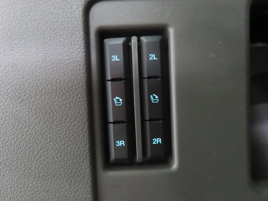 Used 2019 Ford Expedition Limited w/ Equipment Group 302A AWD/4WD image 36