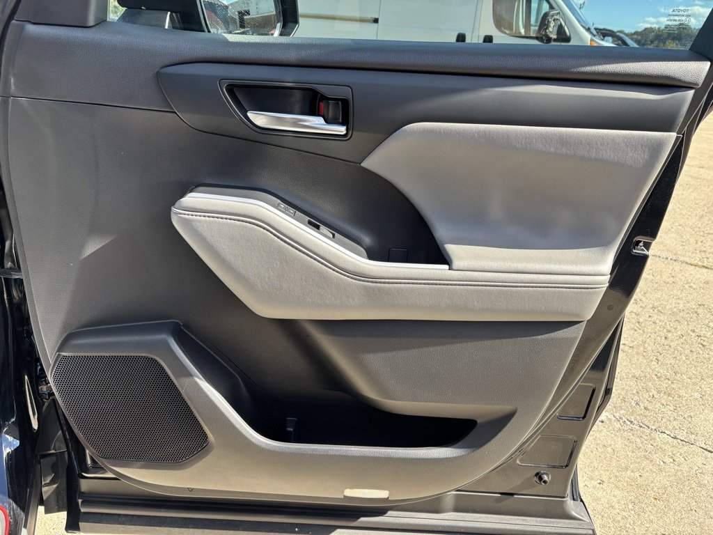Used 2022 Toyota Highlander XLE image 31