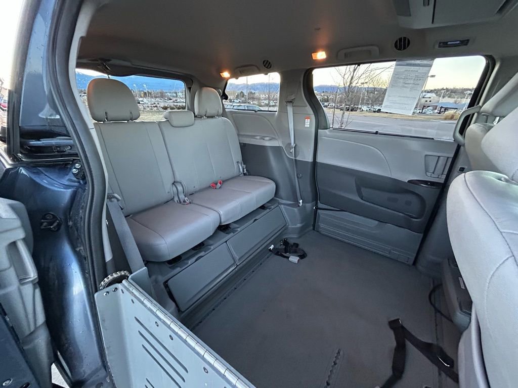 Used 2016 Toyota Sienna XLE Premium image 29