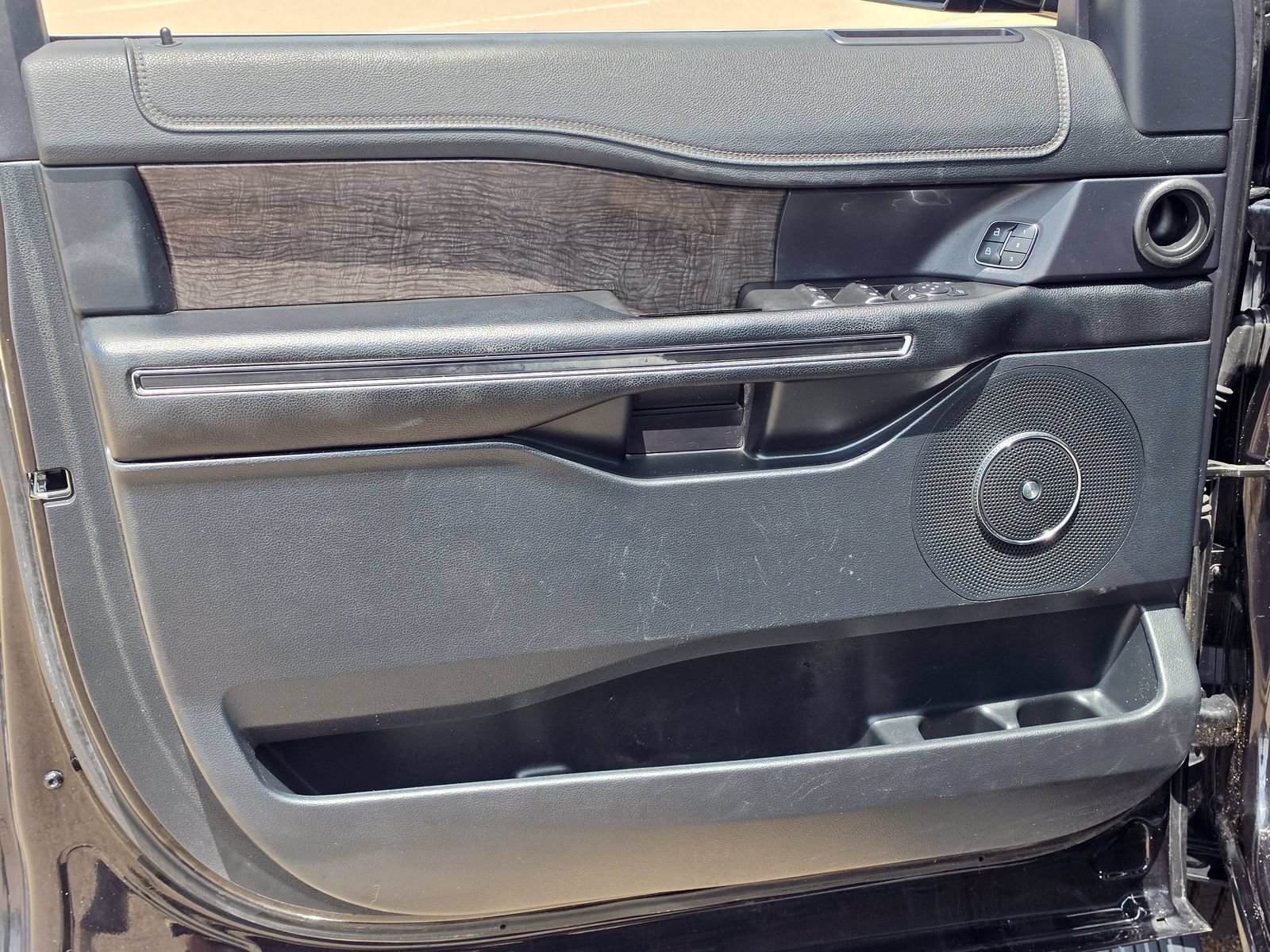Used 2021 Ford Expedition Limited RWD image 16
