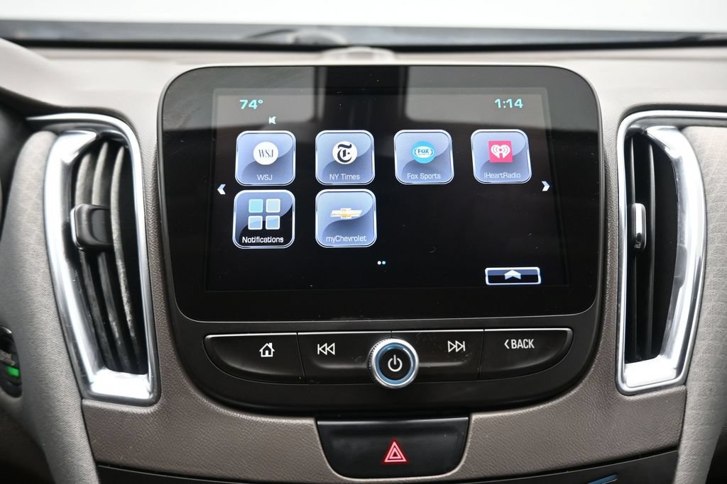 Used 2017 Chevrolet Malibu LT FWD image 17