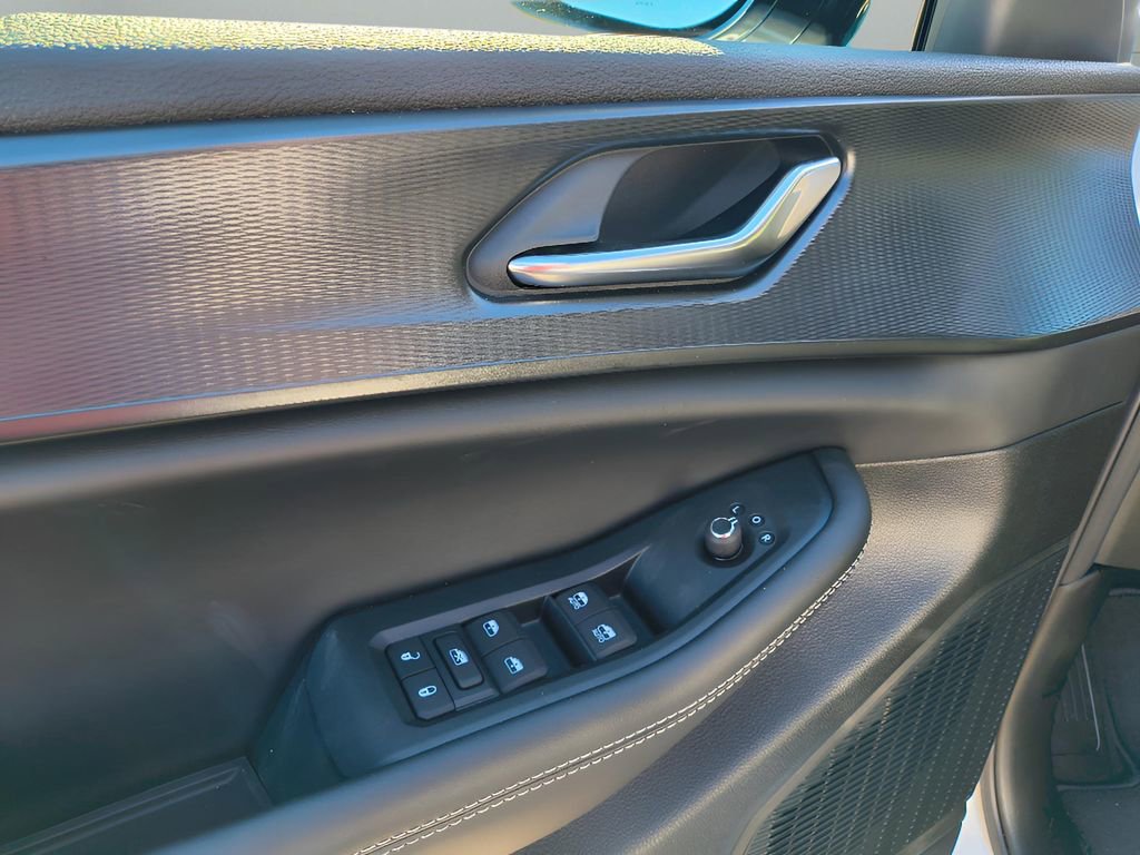 New 2025 Jeep Grand Cherokee Altitude image 13