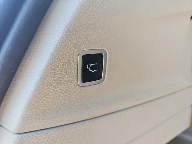 Used 2024 Chrysler Pacifica Touring-L FWD image 14