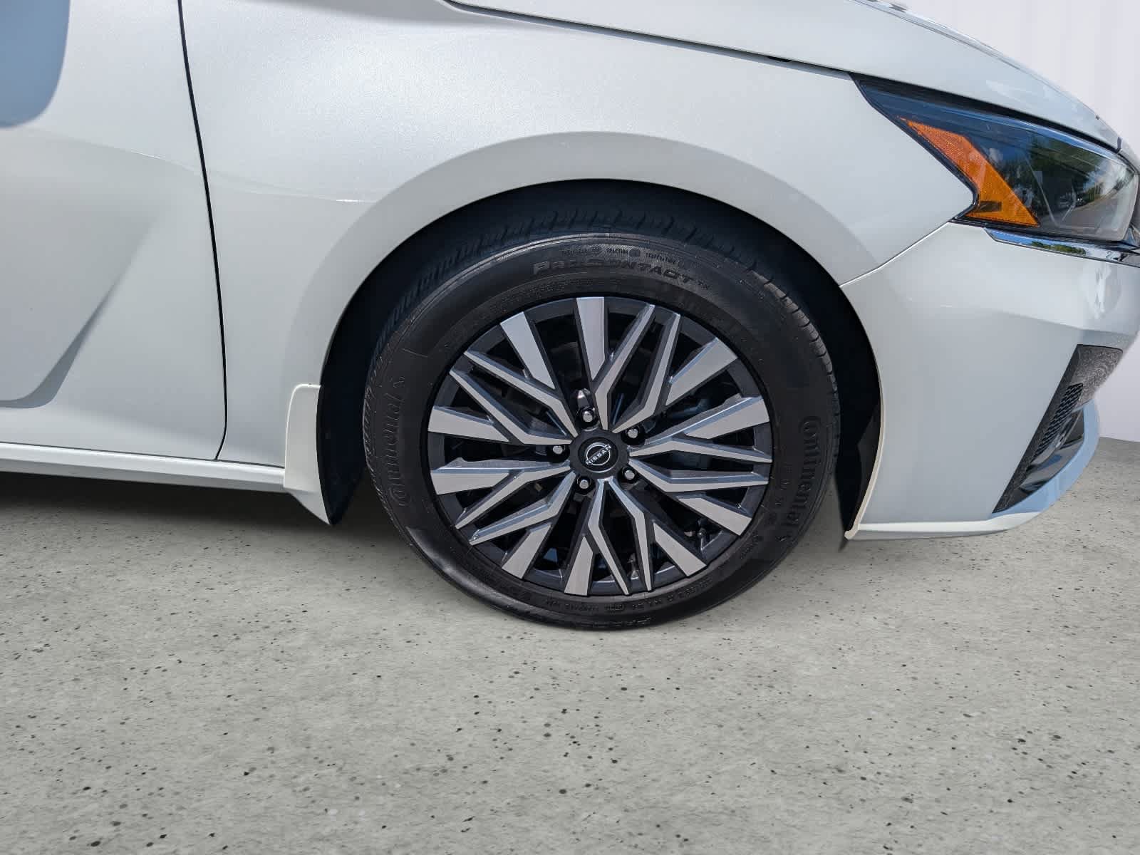 Used 2023 Nissan Altima 2.5 SV w/ SV Premium Package FWD image 9